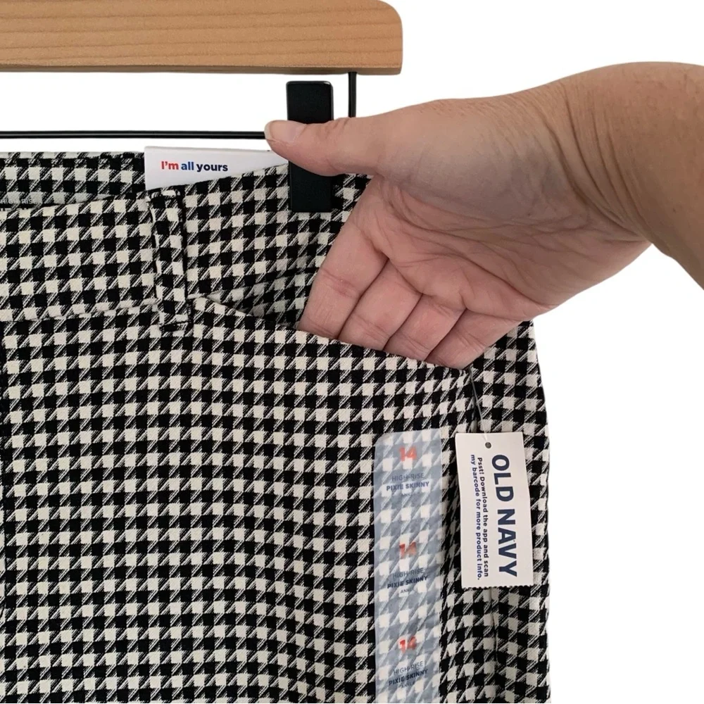 Old Navy Black & Cream Houndstooth High Rise Pixie Skinny Pants - Picture 5 of 8